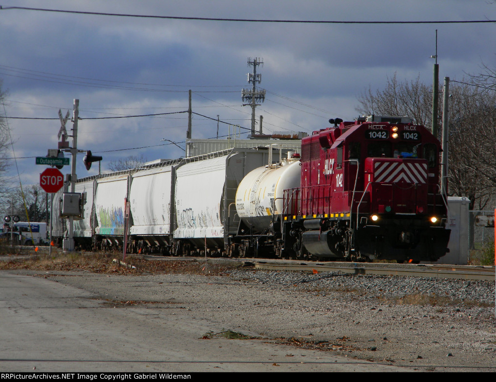 HLCX 1042 on the Yard Lead 